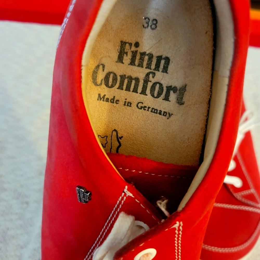 Women's size 7.5 Finns